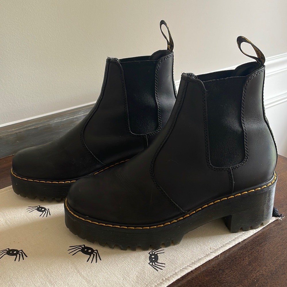 Dr. Martens Rometty Size 8